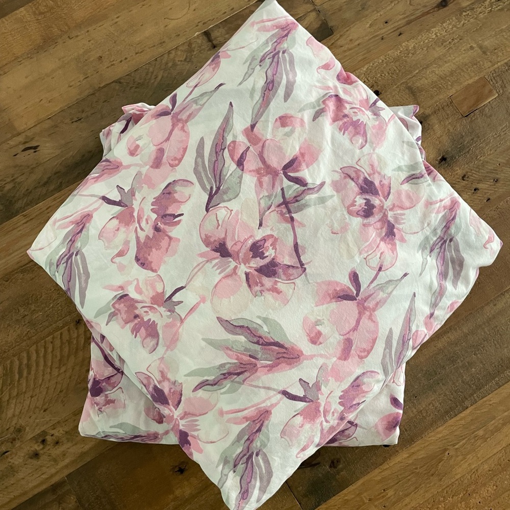 Soft Surroundings king sized cotton sheet set.